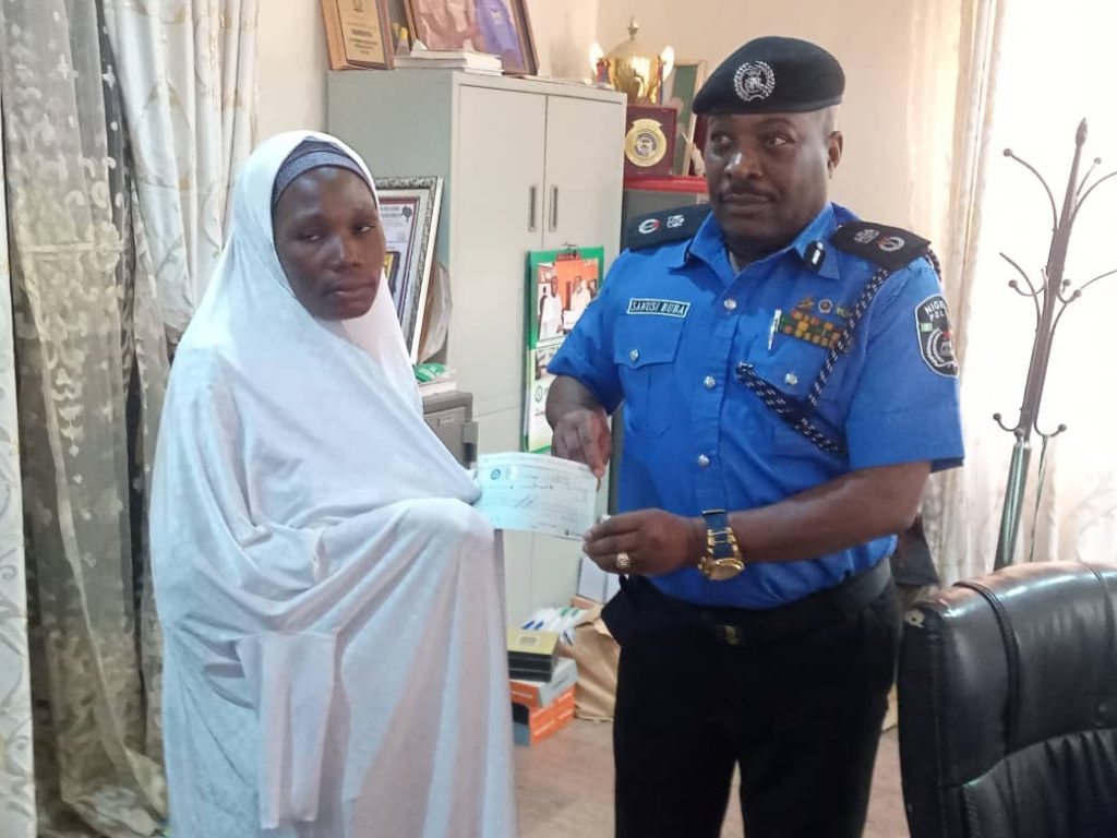 fedaaa2c 77d6 4252 86ee 4b0711d85fbe fedaaa2c 77d6 4252 86ee 4b0711d85fbe