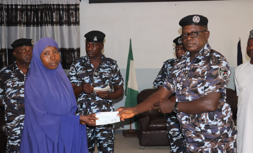 AIT-IMAGES - 69 Families Of Deceased Police Officers