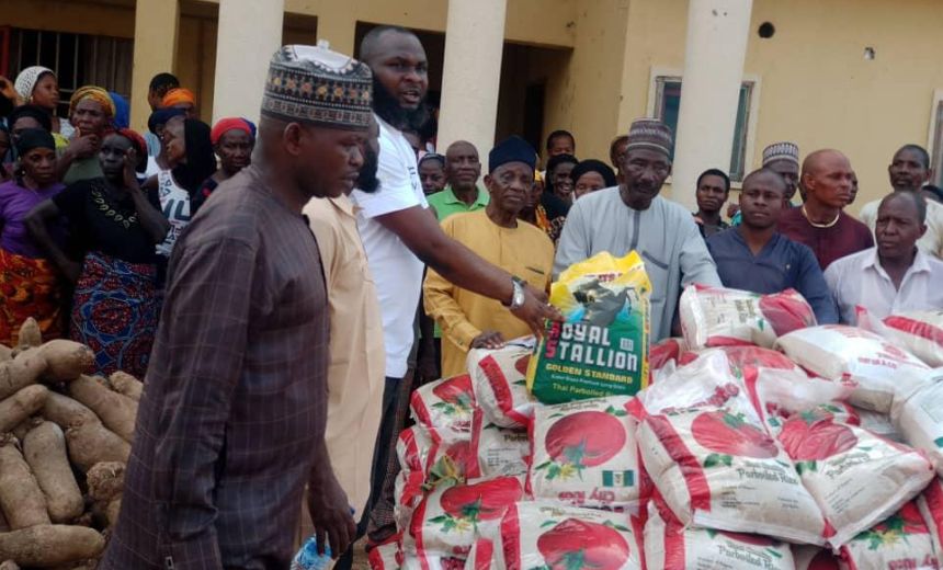 AIT-IMAGES - Relief Materials Distribution