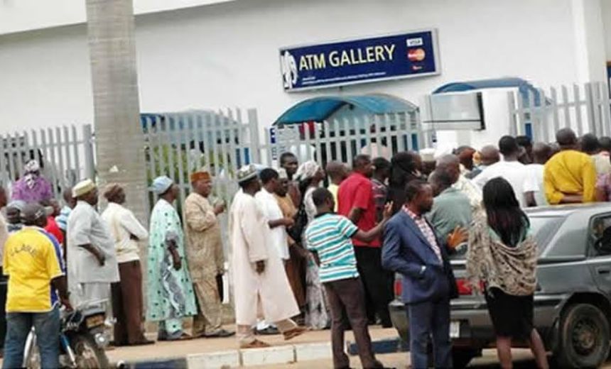 AIT-IMAGES - Bank customers at ATM gallery