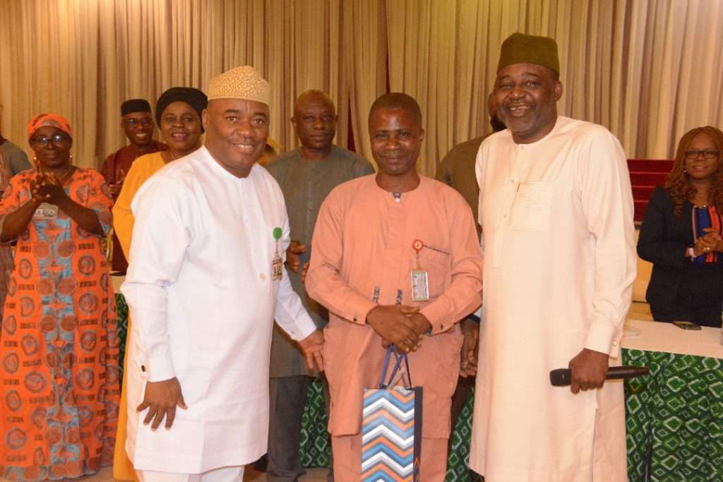 06107c9b ab5d 4f04 a116 9e0d26400336