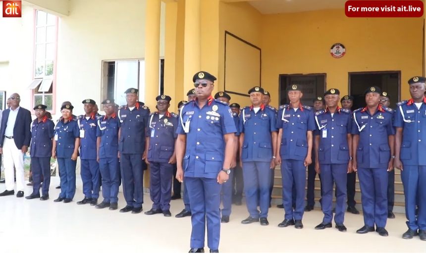 AIT IMAGES 44 AIT IMAGES 44